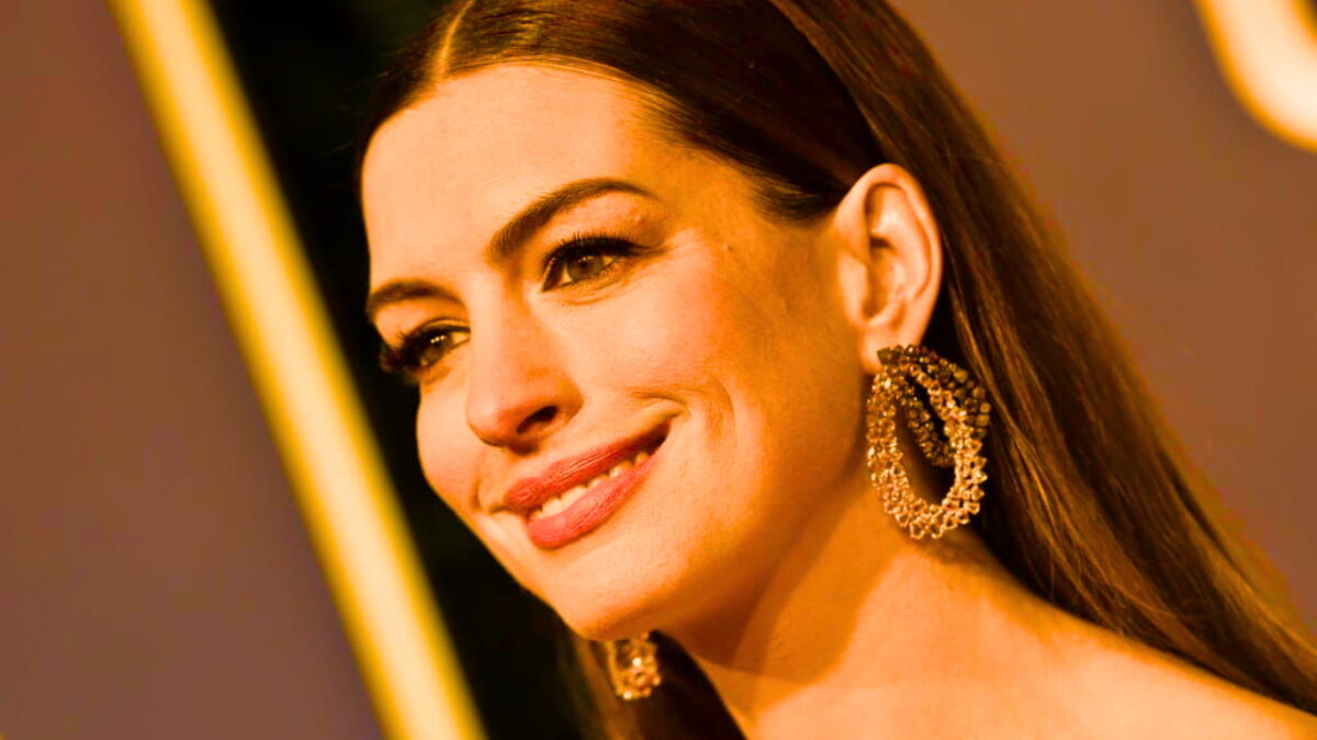 Anne Hathaway's question leaves the audience speechless